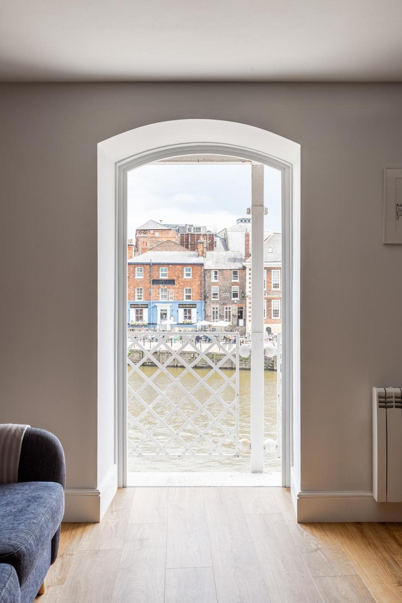 Luxury Apartment Woodsmill View - On The River - With Balcony - Recently Refurbished ยอร์ค ภายนอก รูปภาพ